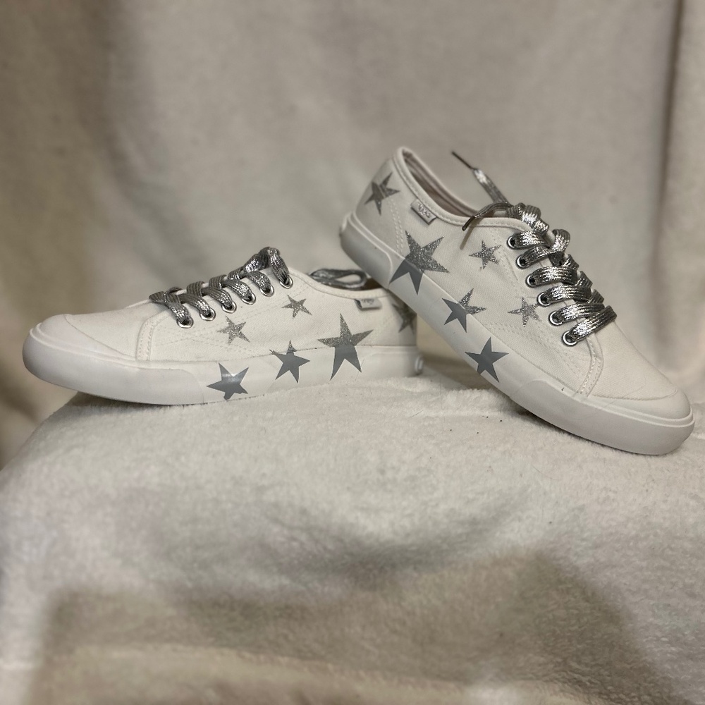 Rocket Dog size 8.5 white canvas shoes w/ metallic stars